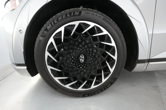 2024 Hyundai IONIQ 5 — photo 14 of 36