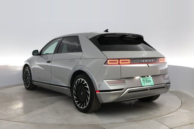 2024 Hyundai IONIQ 5 — photo 12 of 36