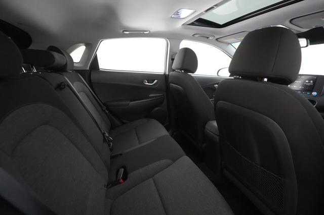 2022 Hyundai Kona — photo 3 of 32