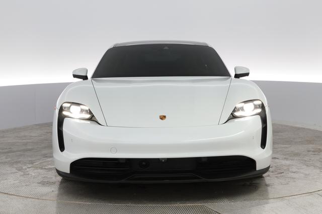 2021 Porsche Taycan — photo 5 of 23