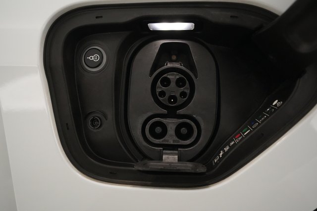 2021 Porsche Taycan — photo 21 of 23