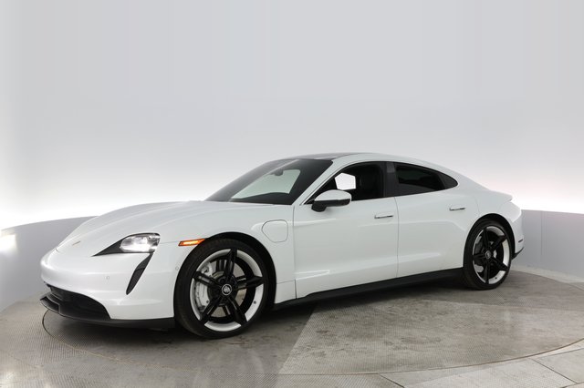 2021 Porsche Taycan — photo 10 of 23