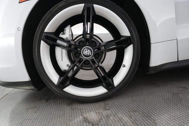 2021 Porsche Taycan — photo 14 of 23
