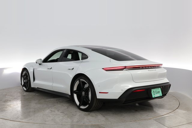 2021 Porsche Taycan — photo 9 of 23