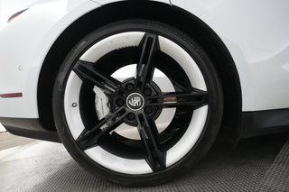2021 Porsche Taycan — photo 17 of 23