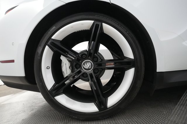 2021 Porsche Taycan — photo 17 of 23
