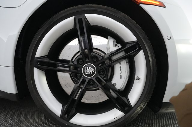 2021 Porsche Taycan — photo 16 of 23