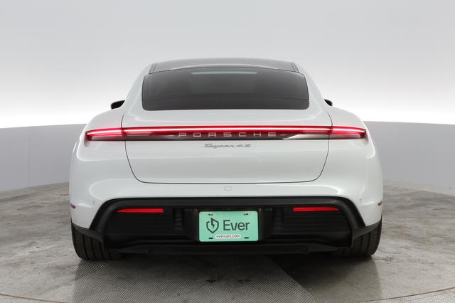 2021 Porsche Taycan — photo 8 of 23