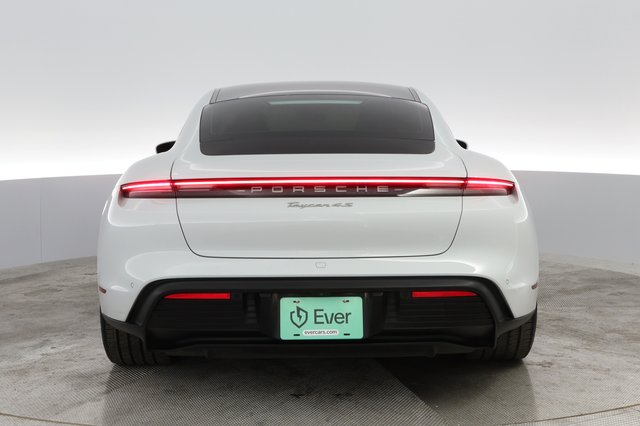 2021 Porsche Taycan — photo 8 of 23