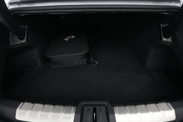 2021 Porsche Taycan — photo 18 of 23