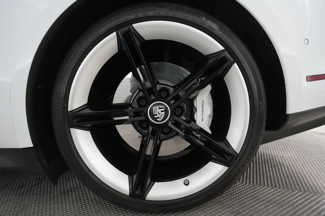 2021 Porsche Taycan — photo 15 of 23