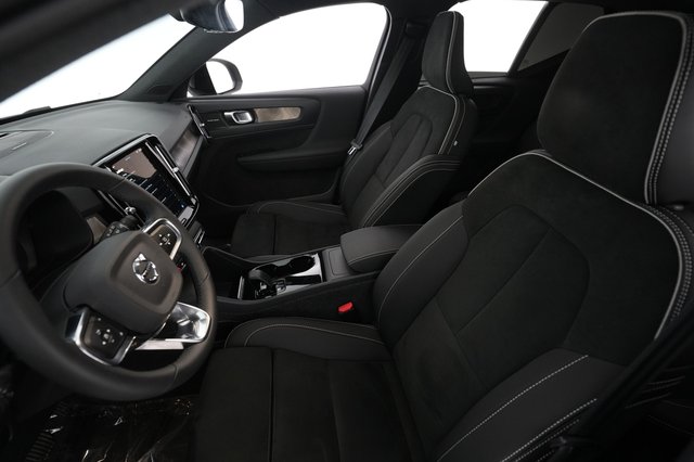 2023 Volvo XC40 Recharge — photo 11 of 21