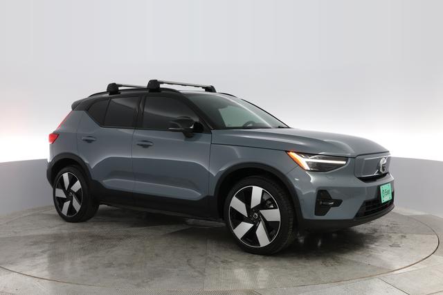 2023 Volvo XC40 Recharge — photo 8 of 21