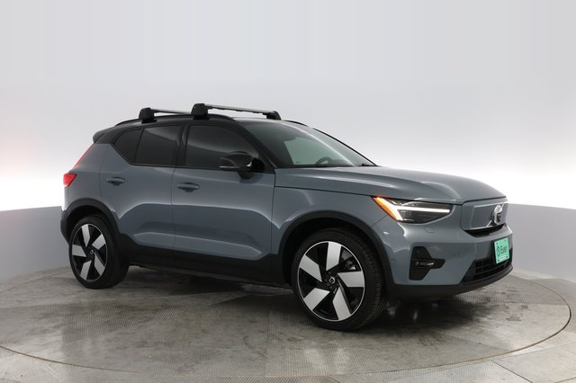 2023 Volvo XC40 Recharge — photo 8 of 21