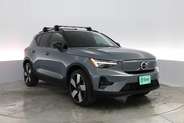 2023 Volvo XC40 Recharge — photo 7 of 21