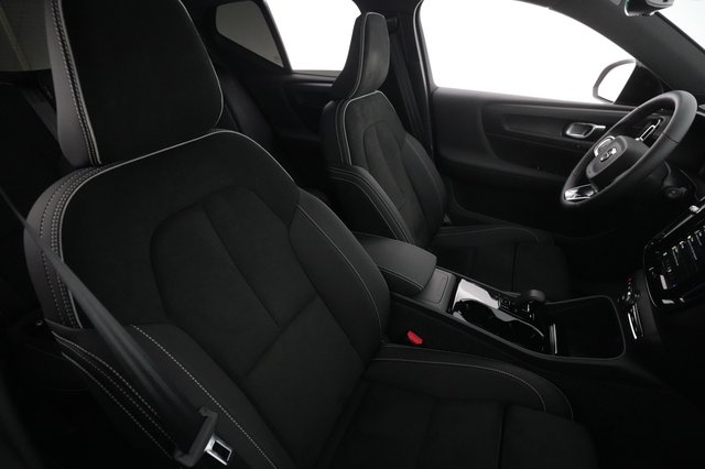 2023 Volvo XC40 Recharge — photo 13 of 21