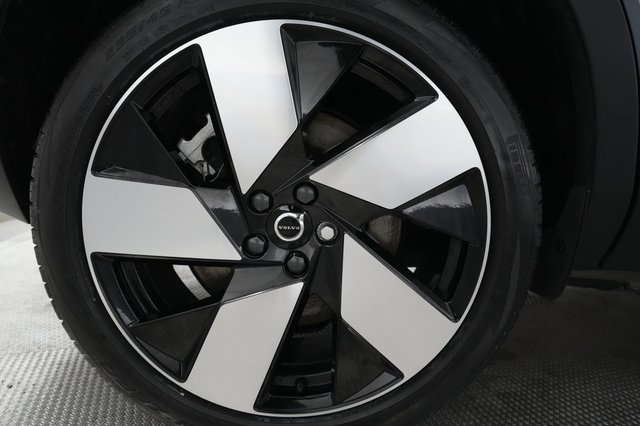 2023 Volvo XC40 Recharge — photo 14 of 21
