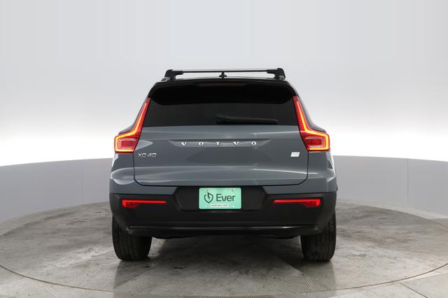 2023 Volvo XC40 Recharge — photo 9 of 21