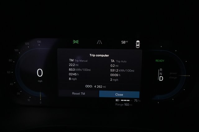 2023 Volvo XC40 Recharge — photo 4 of 23
