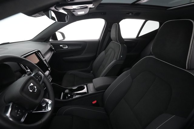 2023 Volvo XC40 Recharge — photo 11 of 23