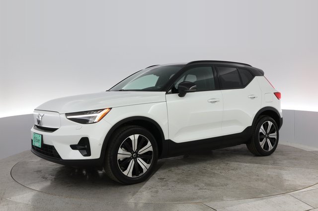 2023 Volvo XC40 Recharge — photo 10 of 23