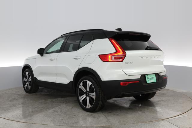 2023 Volvo XC40 Recharge — photo 9 of 23