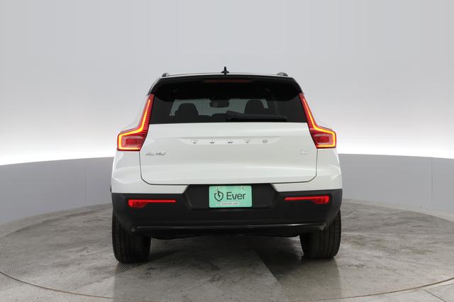 2023 Volvo XC40 Recharge — photo 8 of 23