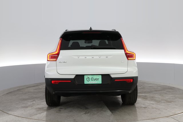 2023 Volvo XC40 Recharge — photo 8 of 23