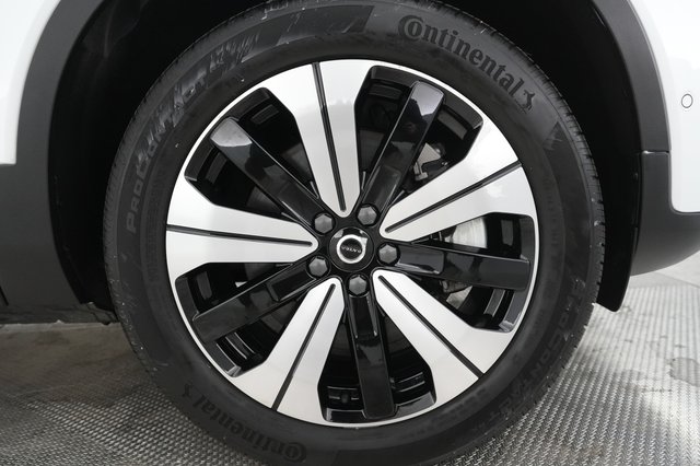 2023 Volvo XC40 Recharge — photo 16 of 23