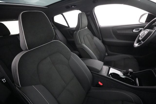 2023 Volvo XC40 Recharge — photo 13 of 23