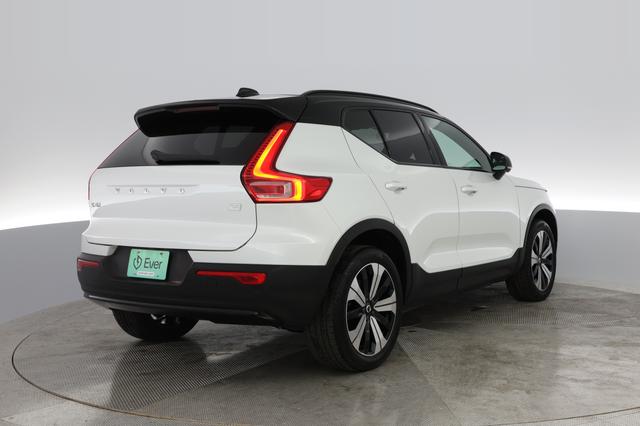 2023 Volvo XC40 Recharge — photo 2 of 23