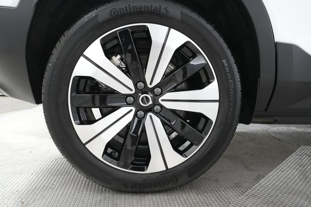 2023 Volvo XC40 Recharge — photo 14 of 23
