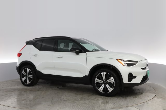 2023 Volvo XC40 Recharge — photo 7 of 23