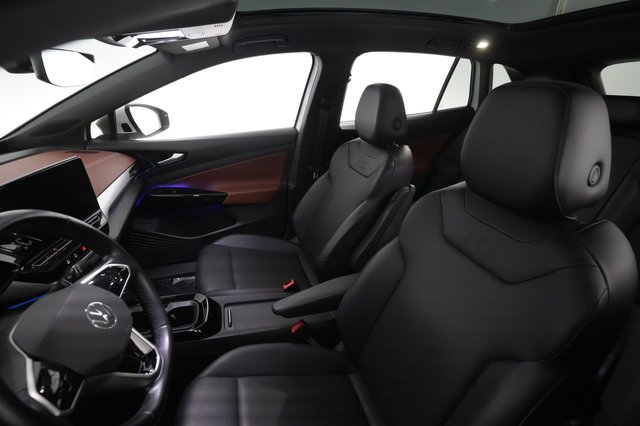 2021 Volkswagen ID.4 — photo 16 of 25
