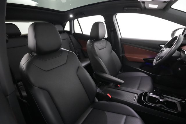 2021 Volkswagen ID.4 — photo 18 of 25
