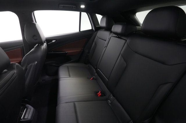 2021 Volkswagen ID.4 — photo 17 of 25