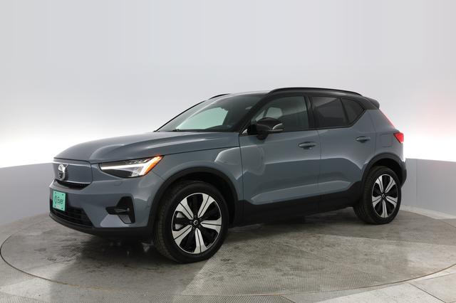 2023 Volvo XC40 Recharge — photo 10 of 22