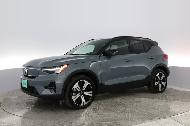 2023 Volvo XC40 Recharge — photo 10 of 22
