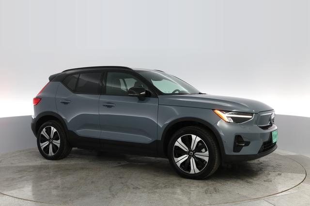 2023 Volvo XC40 Recharge — photo 7 of 22
