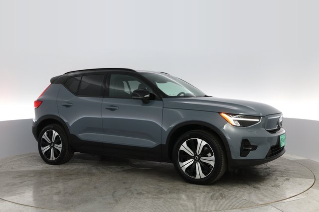 2023 Volvo XC40 Recharge — photo 7 of 22