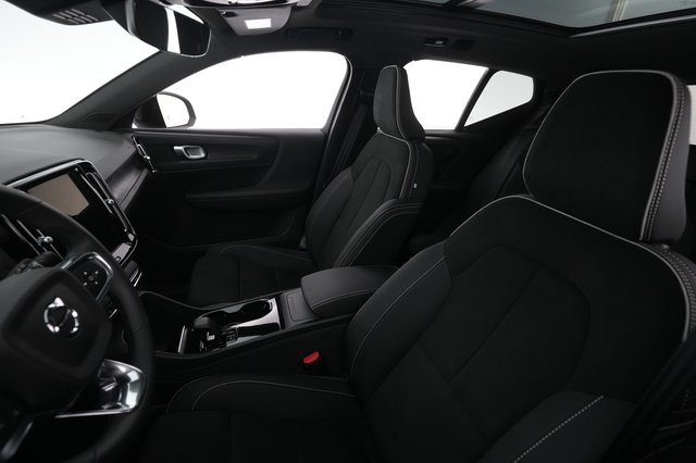 2023 Volvo XC40 Recharge — photo 11 of 22
