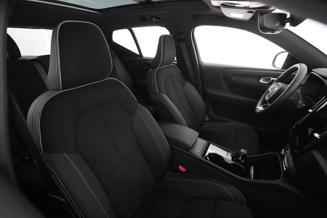 2023 Volvo XC40 Recharge — photo 13 of 22