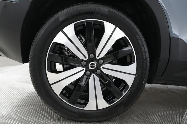 2023 Volvo XC40 Recharge — photo 14 of 22
