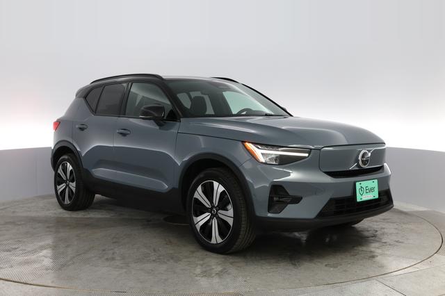 2023 Volvo XC40 Recharge — photo 6 of 22