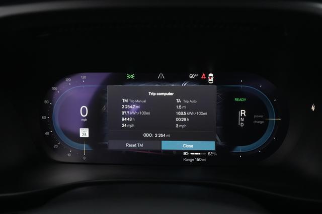 2023 Volvo XC40 Recharge — photo 4 of 22
