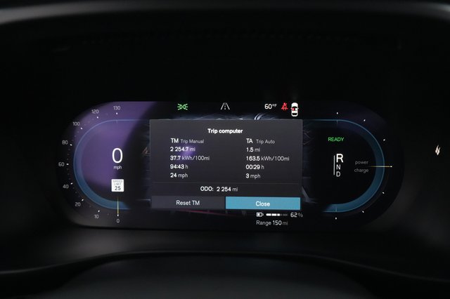 2023 Volvo XC40 Recharge — photo 4 of 22