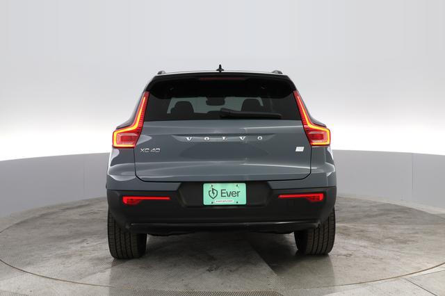2023 Volvo XC40 Recharge — photo 8 of 22