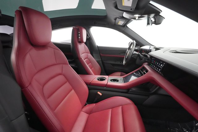 2021 Porsche Taycan — photo 21 of 38