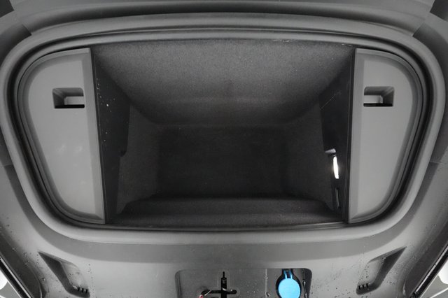 2021 Porsche Taycan — photo 24 of 38