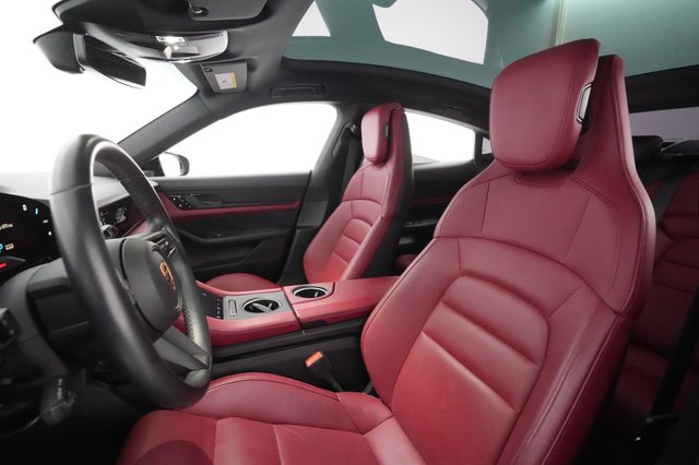 2021 Porsche Taycan — photo 18 of 38